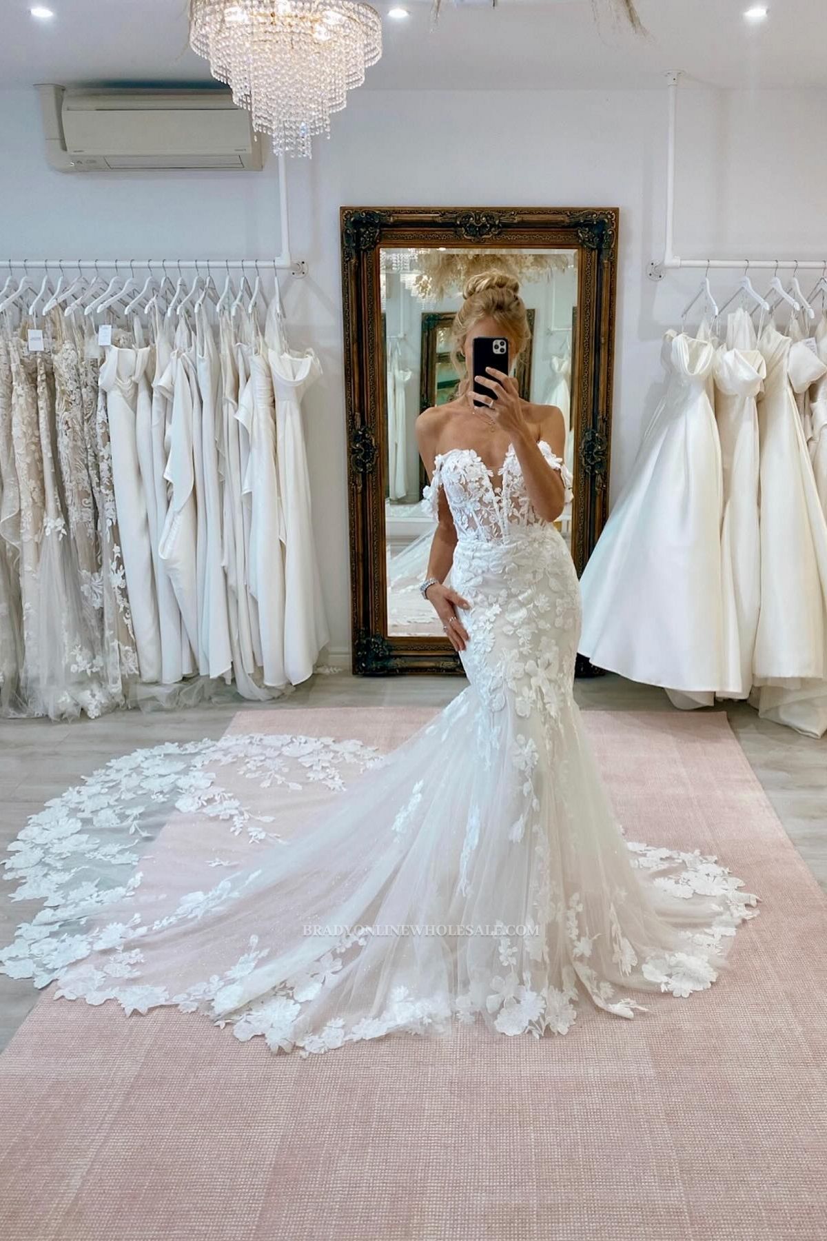Sweetheart Appliques Lace Mermaid Wedding Dresses with Train