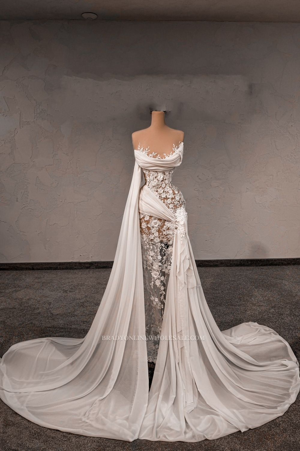 Beautiful Strapless Appliques Lace Mermaid Wedding Dresses with Train