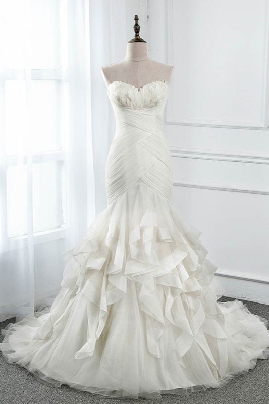 Bradyonlinewholesale Chic Strapless Sweetheart Ivory Wedding Dresses Ruffles Tulle Sleeveless Bridal Gowns with Feather
