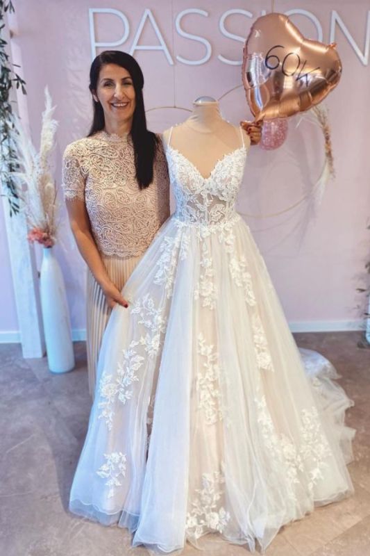 Elegant Spaghetti Strap White Floral Erin Wedding Dress Sleeveless Lace Bridal Dress