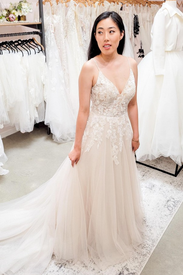 V-Neck Spaghetti Strap Tulle Floor-Length Wedding Dress