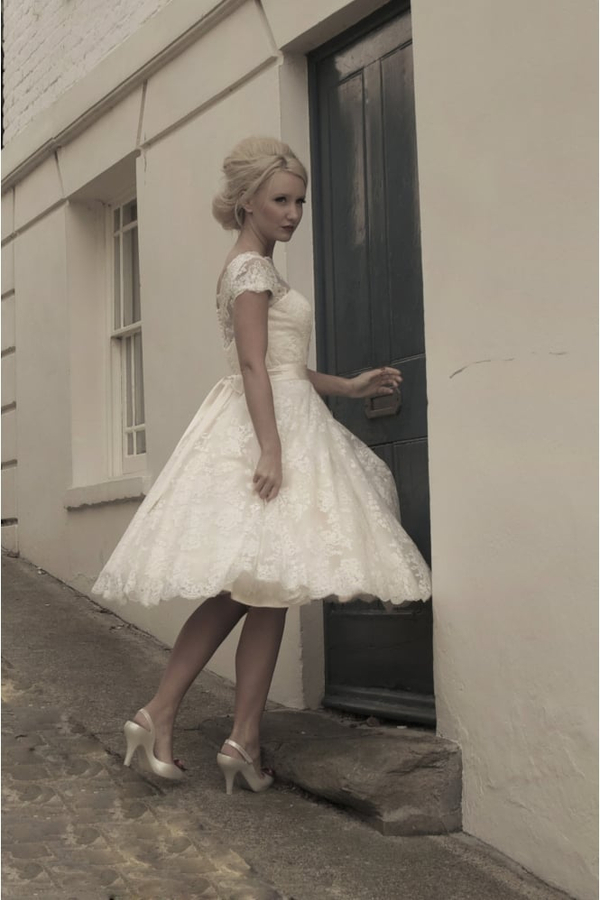 Elegant Short Sleeve Tulle Lace Appliques Mini Dress