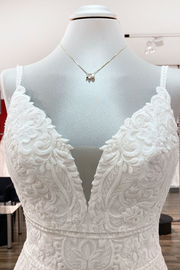 Romantic V-Neck Mermaid Bridal Dress with Sleeveless Soft Lace Design