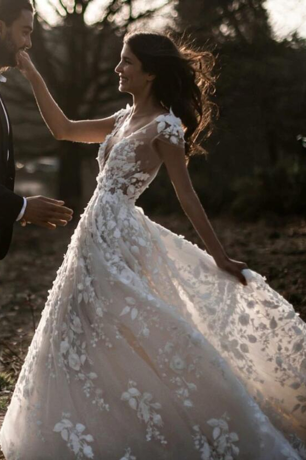 Romantic Ivory Lace Floor-Length A-Line Puffy Princess Dress