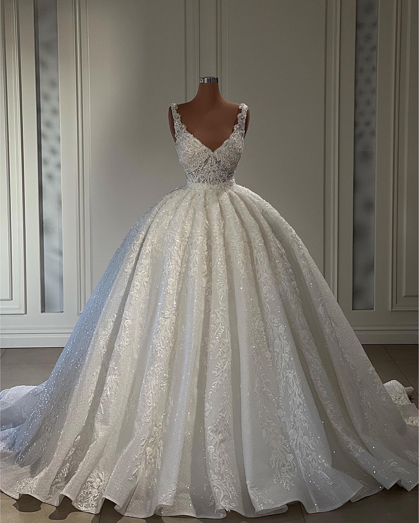 Luxus Straps Sweetheart Lace Ball Gown Wedding Dresses