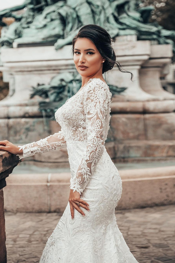 Elegant White Floral Lace Mermaid Spring Wedding Dress with Long Sleeves