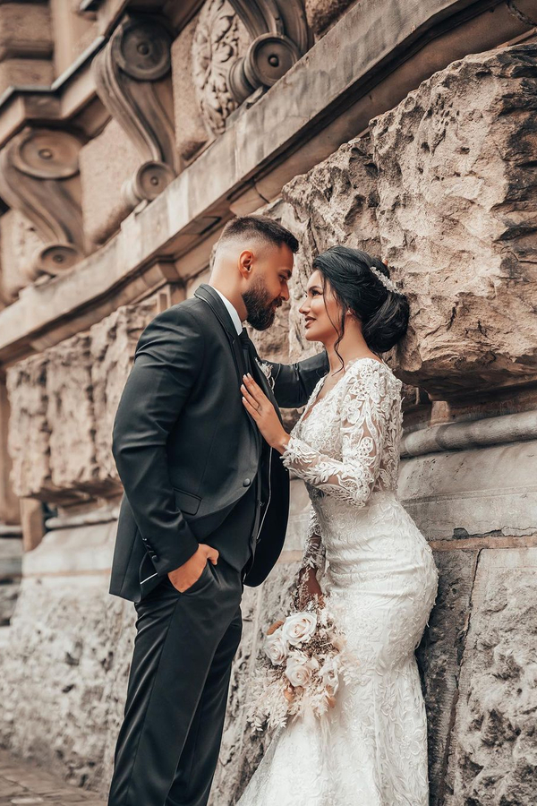 Elegant White Floral Lace Mermaid Spring Wedding Dress with Long Sleeves