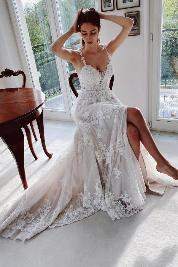 Elegant Sleeveless White Tulle Lace Wedding Dress
