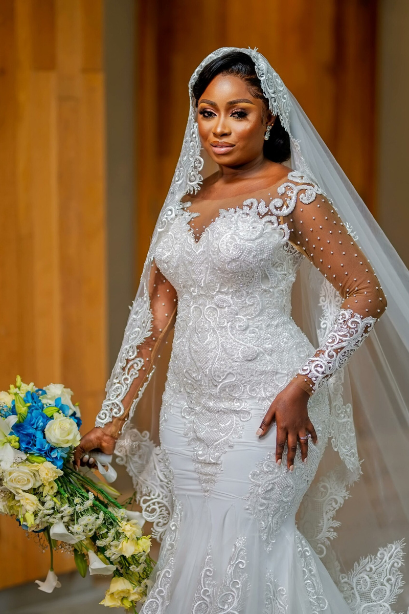 Gorgeous Mermaid Bridal Gown with Long Sleeves Pearls Lace Appliques Wedding Dress