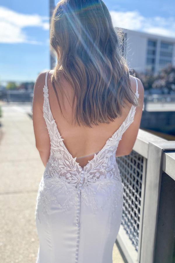 Sweetheart Spaghetti Strap Applique Lace Mermaid Halter Wedding Dress