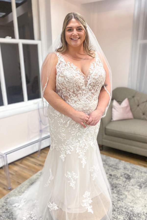 Mermaid V-Neck Spaghetti Strap Applique Lace Open-Back Tulle Wedding Dress