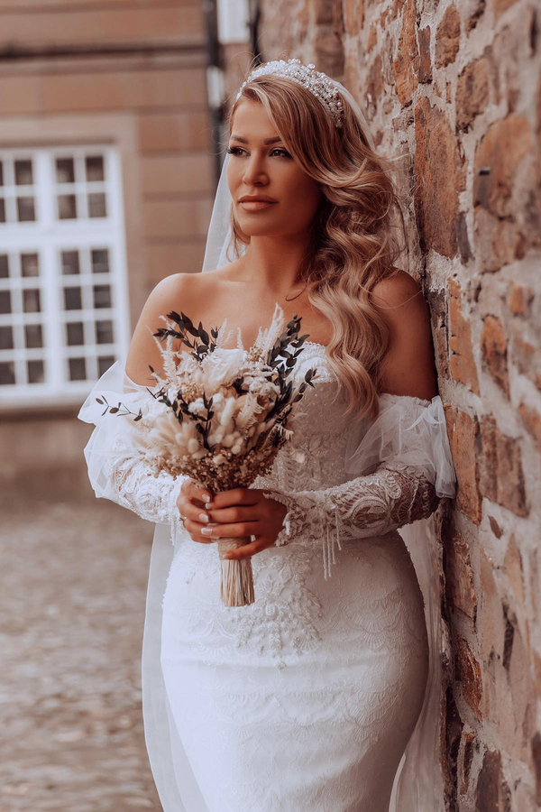 Elegant Mermaid Heart-Neck Floor-Length Lace Wedding Dress