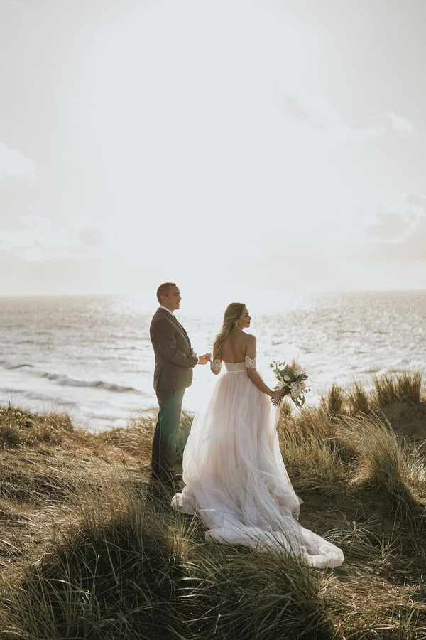 Off-Shoulder Simple Beach Tulle Lace Erin Wedding Dress