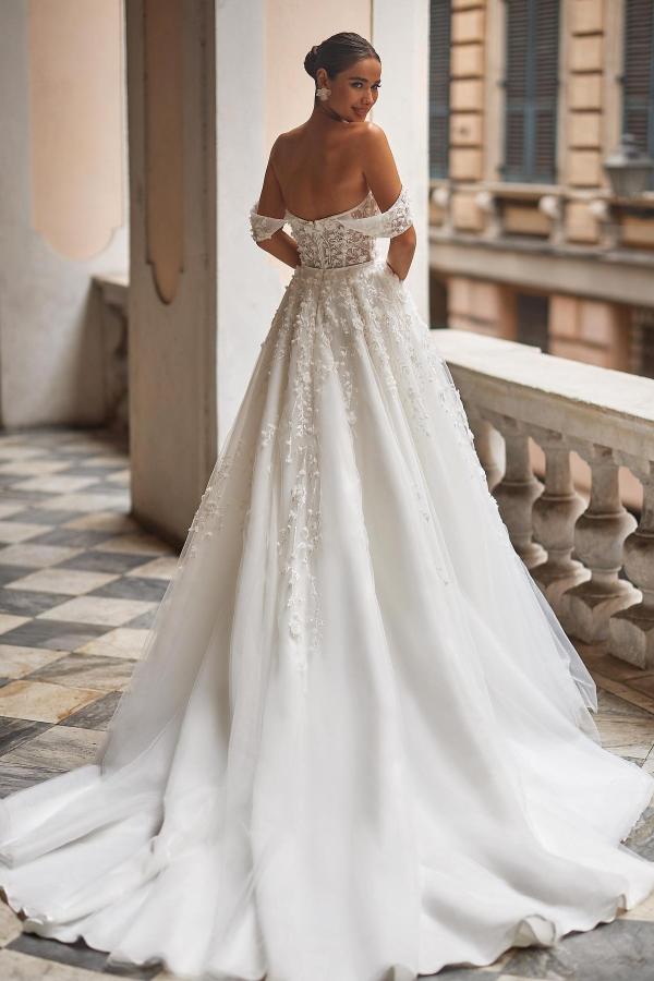 Chic Off-the-Shoulder 3D Floral Tulle Wedding Dress Aline Backless Bridal Dress