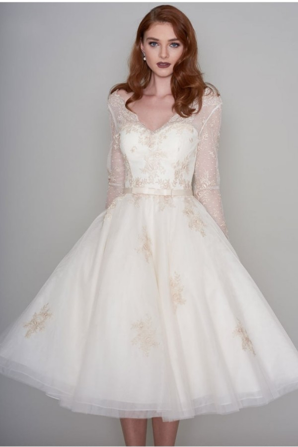 Long Sleeve V-Neck Ivory Short Lace Summer Wedding Dress