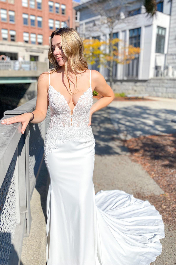 Sweetheart Spaghetti Strap Applique Lace Mermaid Halter Wedding Dress