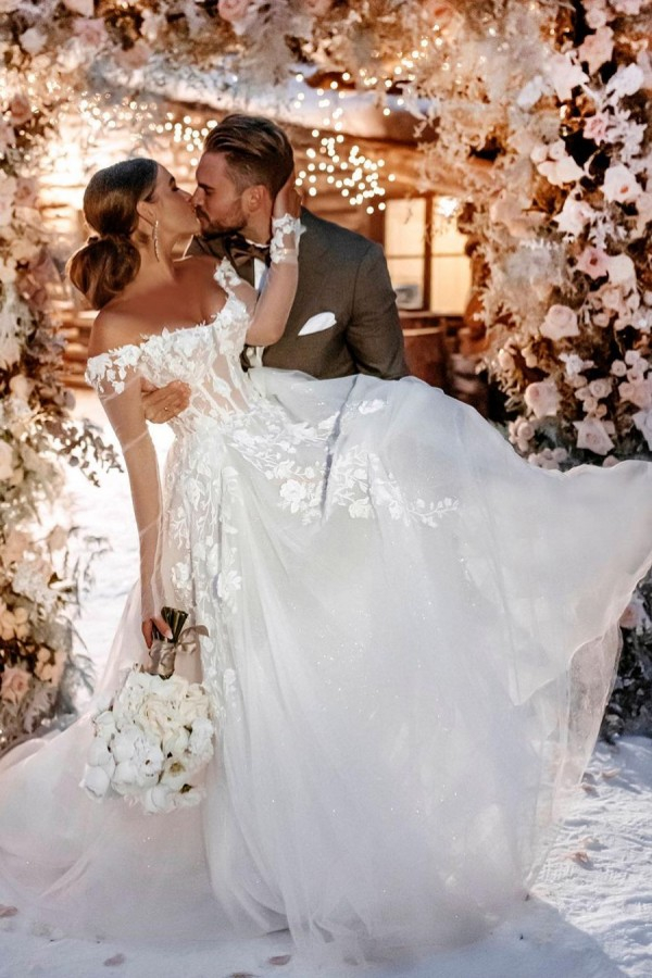 A-Line Off-Shoulder Lace Long Sleeve Wedding Dress