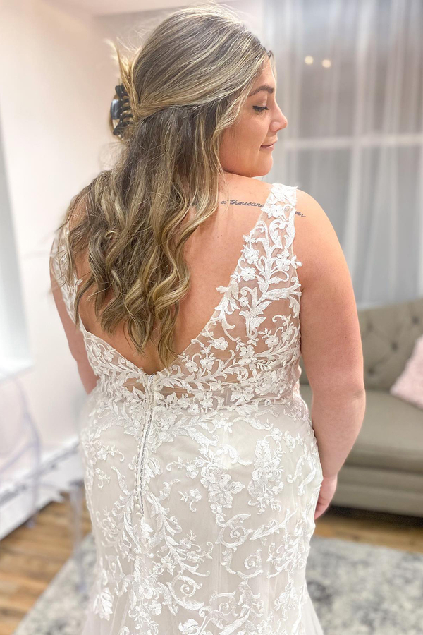 Mermaid V-Neck Spaghetti Strap Applique Lace Open-Back Tulle Wedding Dress