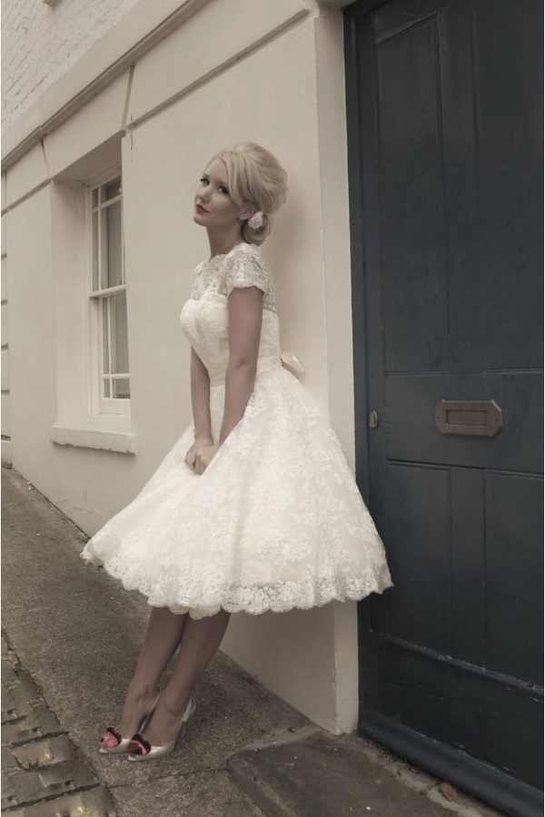 Elegant Short Sleeve Tulle Lace Appliques Mini Dress