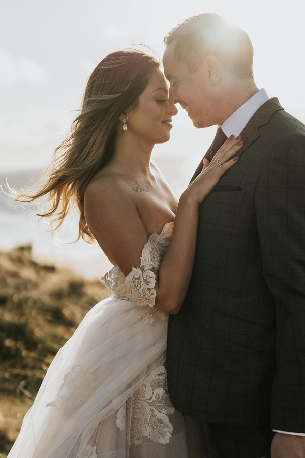 Off-Shoulder Simple Beach Tulle Lace Erin Wedding Dress