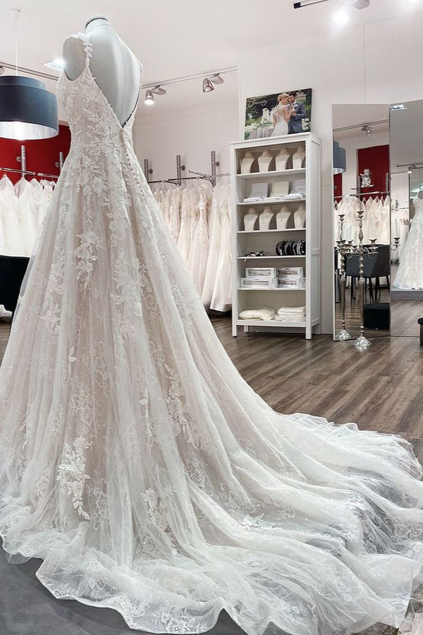 Romantic Deep V-Neck Tulle Floral Lace Sleeveless A-Line Wedding Dress