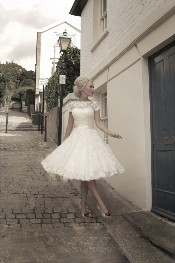 Elegant Short Sleeve Tulle Lace Appliques Mini Dress
