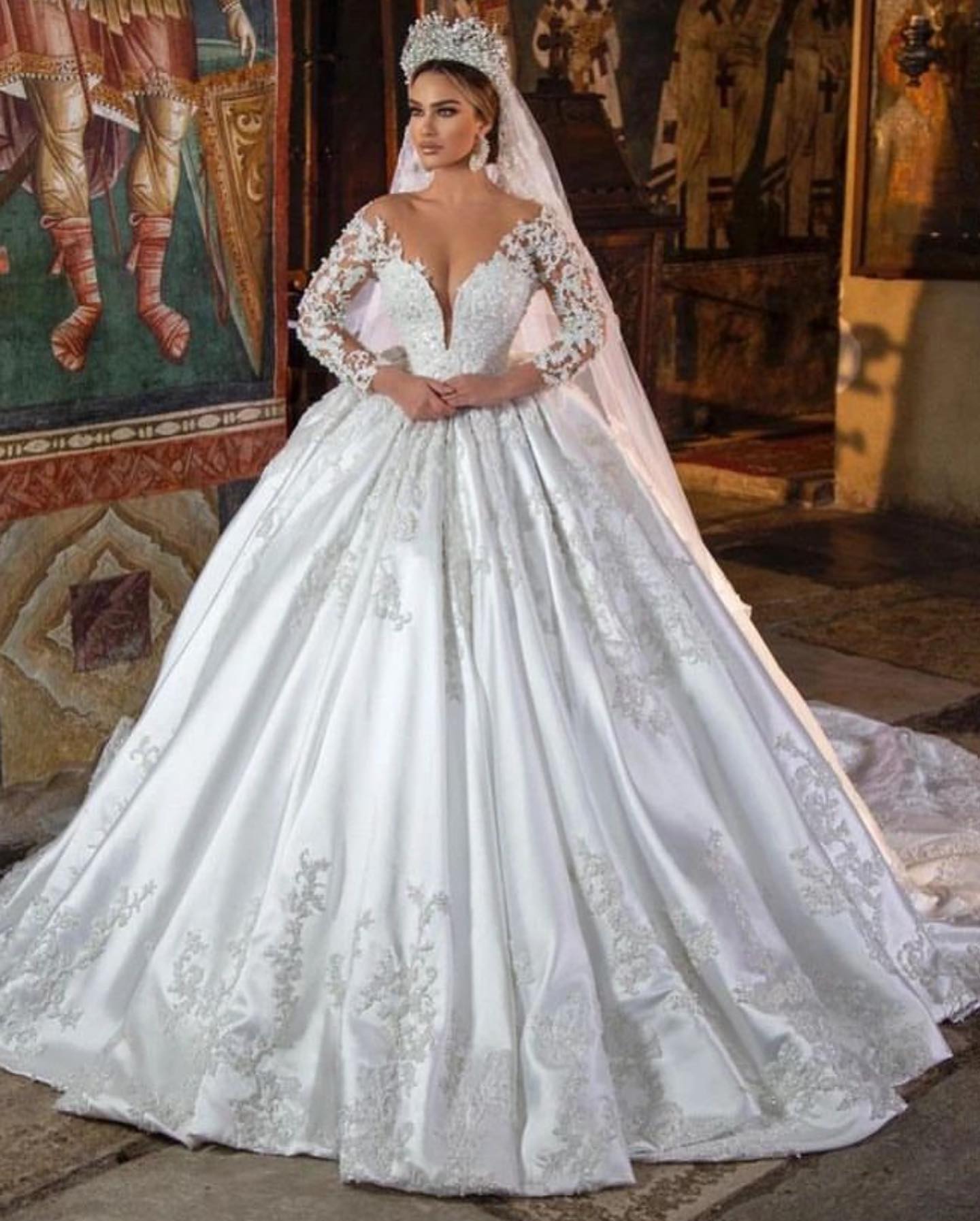 Gorgeous Long Sleeves Bridal Gown 3D Floral Lace Appliques V-Neck Wedding Dress