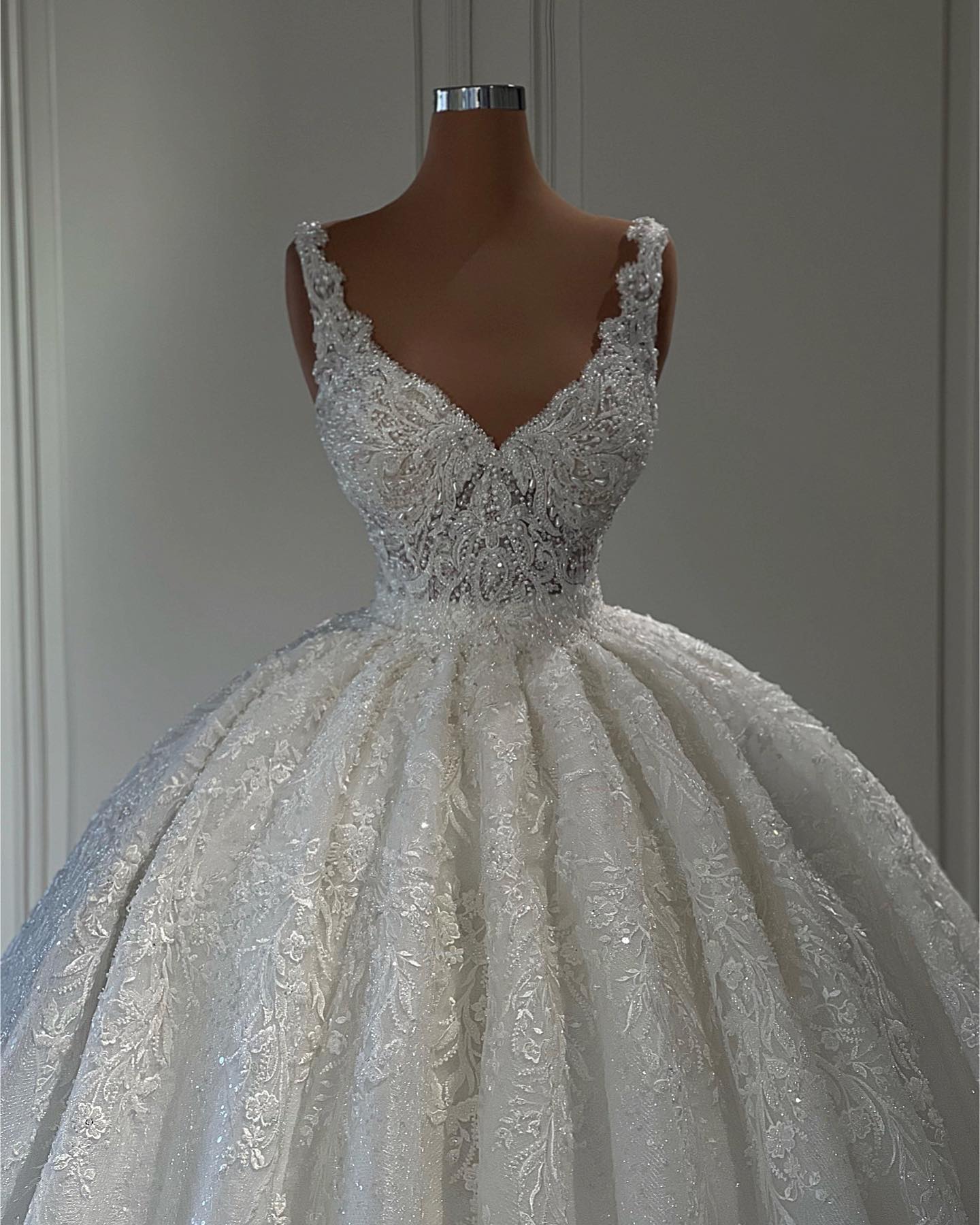 Luxus Straps Sweetheart Lace Ball Gown Wedding Dresses