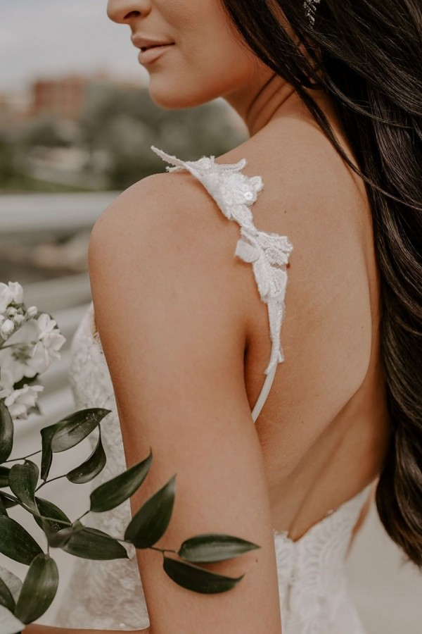 V-Neck Backless Mermaid Wedding Dress with Tulle Lace Appliques and Long Train
