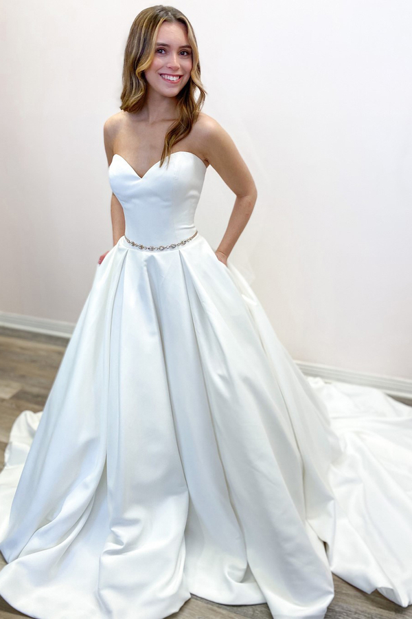A-Line Floor-Length Sweetheart Backless Wedding Dress with Ruffles and Pockets