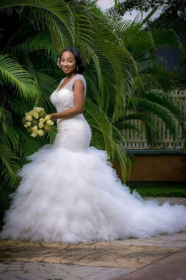 Sexy V-Neck Mermaid Wedding Dress with Sleeveless Beading and Court Train