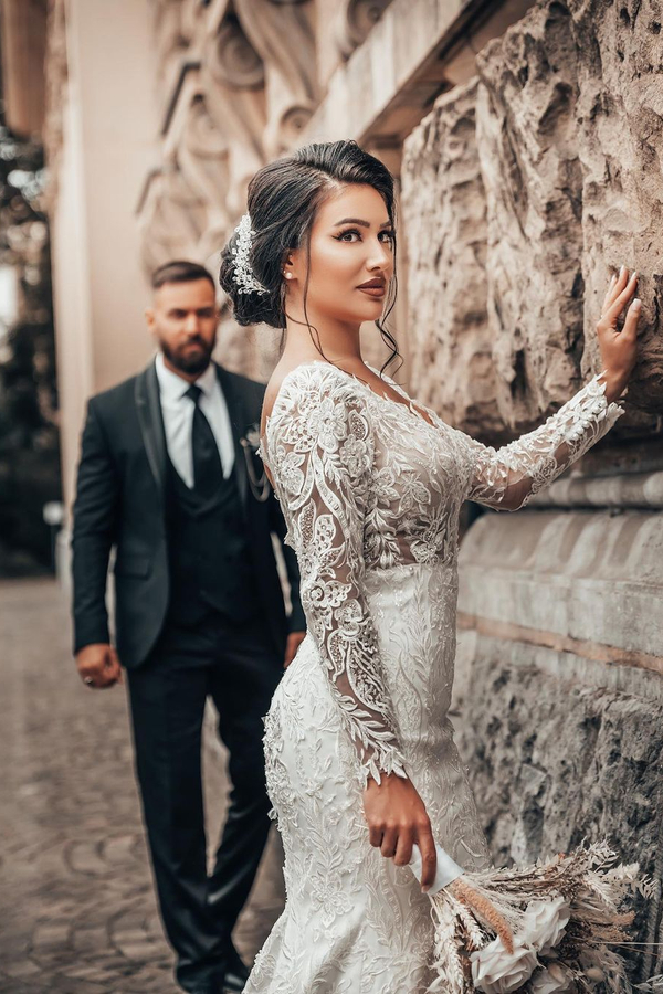 Elegant White Floral Lace Mermaid Spring Wedding Dress with Long Sleeves