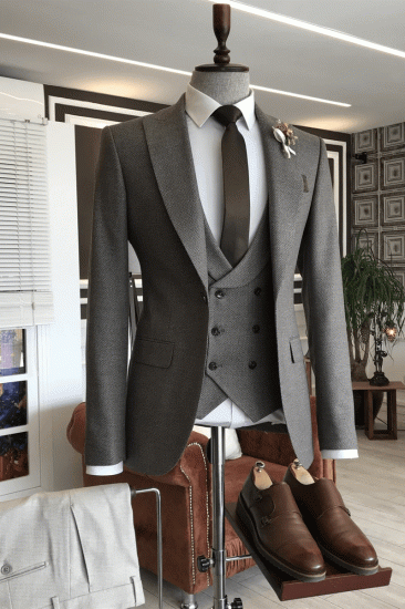 Mens popular brown small plaid three-piece pointed lapel business suit_2