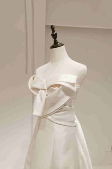 Long wedding dress with tube top collar and mopping the floor_6