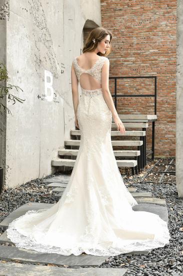 Stunning Sleeveless Fit-and-flare Lace Open Back Summer Beach Wedding Dress_2
